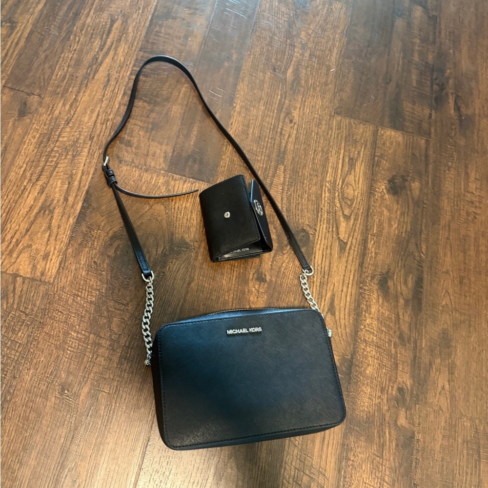 Michael Kors Women's Jet Set Item Crossbody Bag in Black with Silver